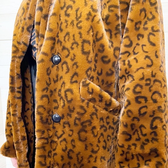 Faux fur leopard print jacket - Picture 3 of 6